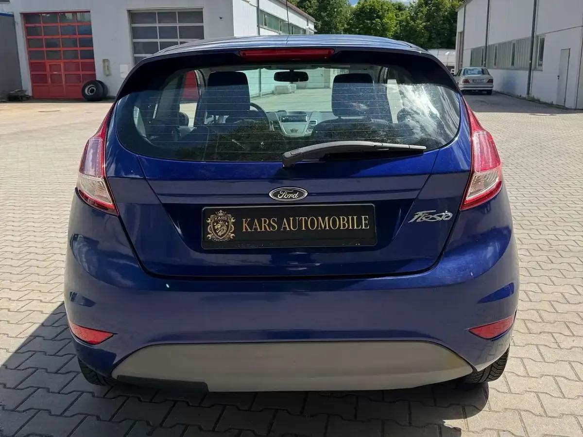 Gebraucht Ford Fiesta Ambiente 60 PS (44 kW) 2014 Indicblau metallic Kleinwagen