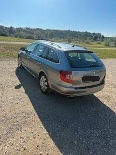 Grau Gebraucht 2010 Skoda Superb Ambition Kombi | 2.800 € (Superpreis) - Bild 1/4