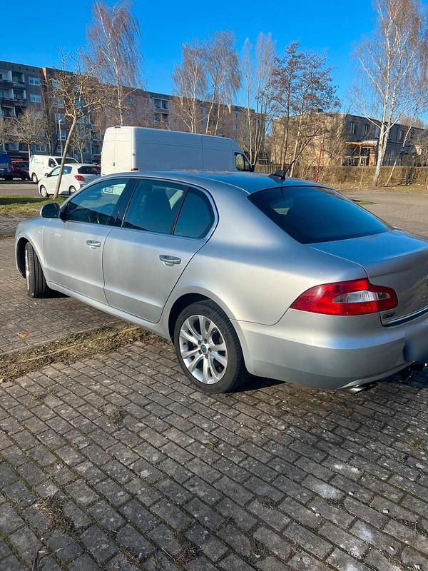Gebraucht Skoda Superb 160 PS (117 kW) 2010 Grau Limousine