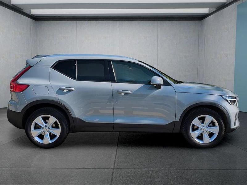 Używany Volvo XC40 Core 129 KM (94 kW) 2024 Szary SUV