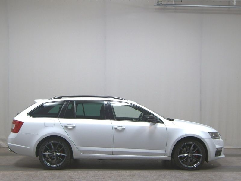 Moonweiss metallic Gebraucht 2017 Skoda Octavia RS Kombi | 10.990 € (Superpreis) - Bild 1/4