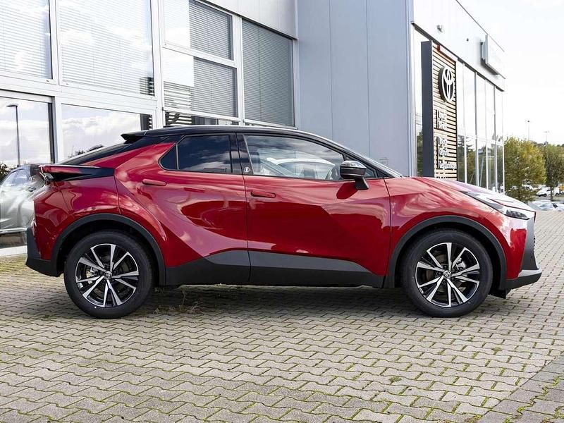 Rot Neu 2025 Toyota C-HR SUV | 31.689 € - Bild 1/1