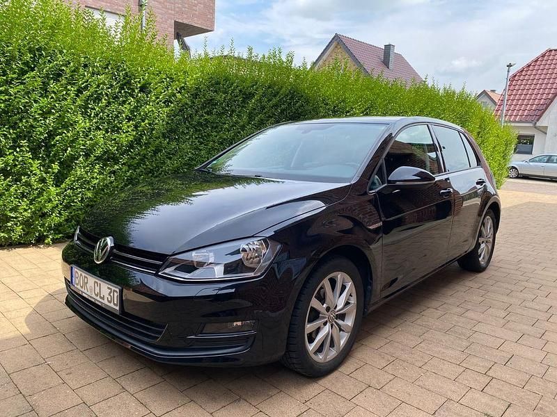 Schwarz Gebraucht 2014 VW Golf VII Cup Limousine | 10.900 € (Fairer Preis) - Bild 1/4