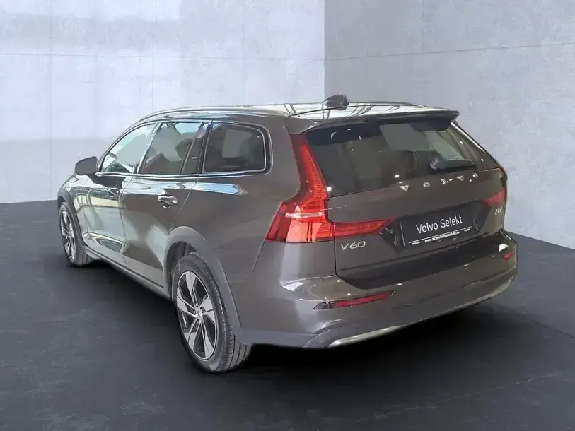 Gebraucht Volvo V60 CC Plus 197 PS (144 kW) 2023 Grau Kombi