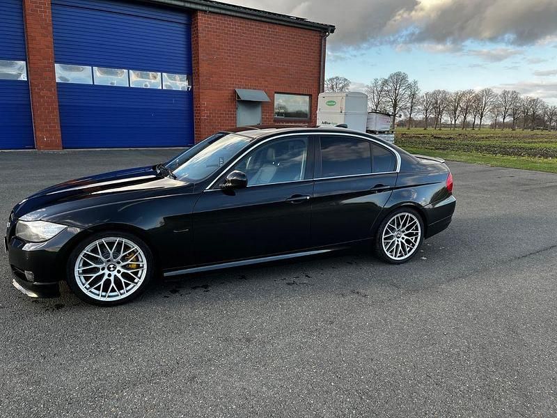 Second-hand BMW 330 Performance 245 CP (180 kW) 2011 Negru Berlinǎ