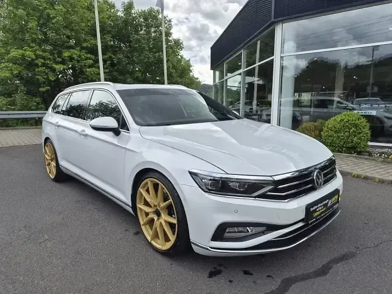 Gebraucht VW Passat Elegance 272 PS (200 kW) 2020 Oryxwhite perlmutteffekt Kombi