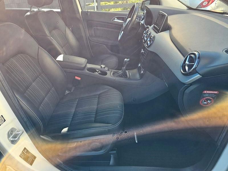 Gebraucht Mercedes B200 156 PS (114 kW) 2014 Weiß Van / Kleinbus