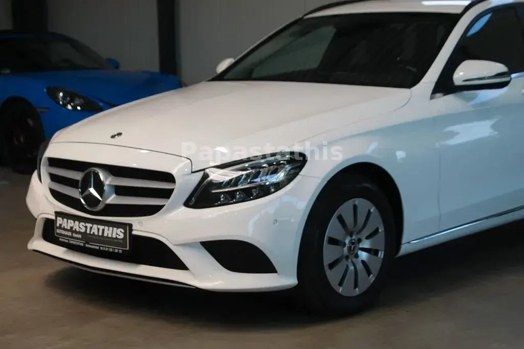 Gebraucht Mercedes C180 122 PS (89 kW) 2021 Weiß Limousine