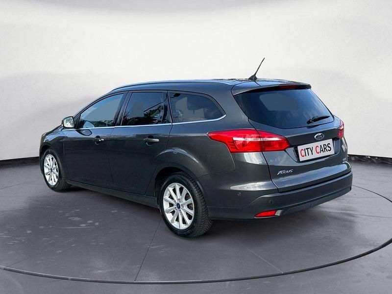Gebraucht Ford Focus Titanium 125 PS (91 kW) 2018 Grau Kombi