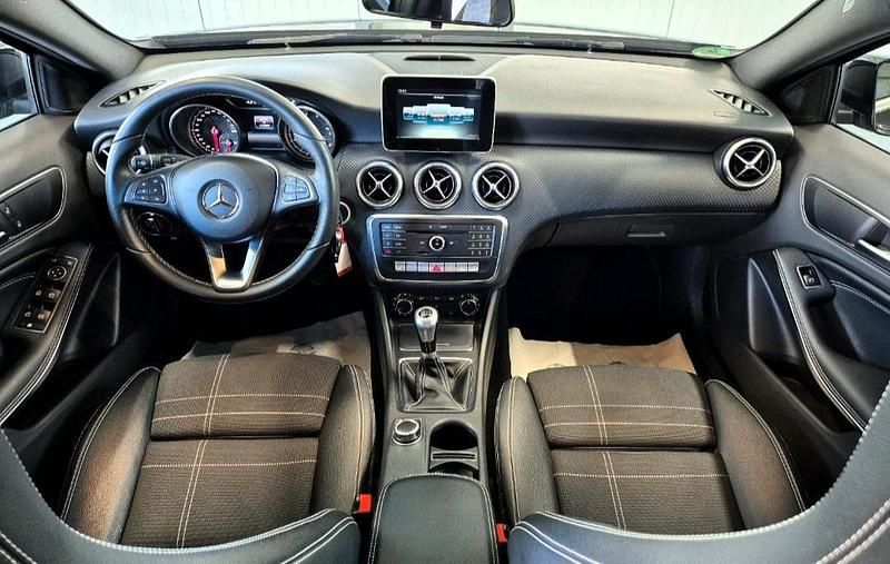Gebraucht Mercedes A200 136 PS (100 kW) 2016 Schwarz Limousine