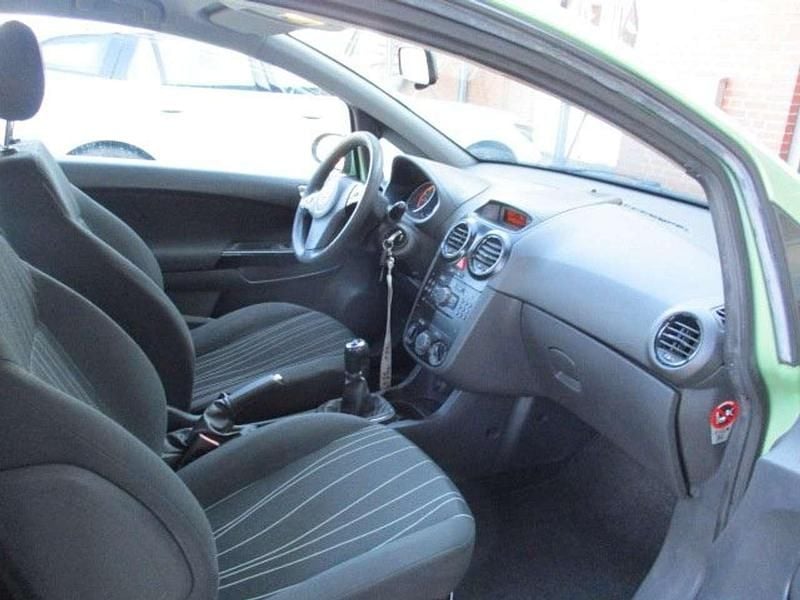 Gebraucht Opel Corsa Color Edition 80 PS (58 kW) 2009 Grün Kleinwagen