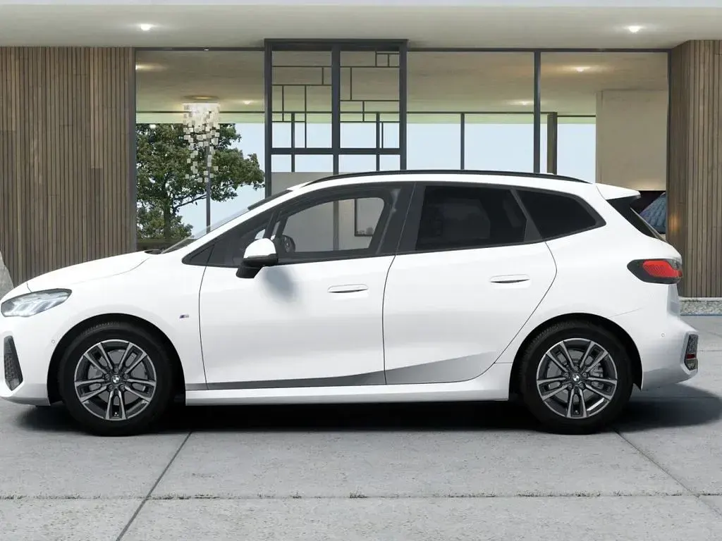 Gebraucht BMW 220 M Sport 163 PS (119 kW) 2025 Weiß Van / Kleinbus