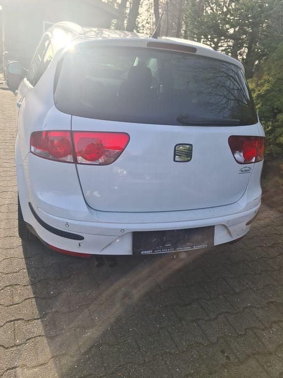 Gebraucht Seat Altea Sun 125 PS (91 kW) 2013 Weiß Van / Kleinbus