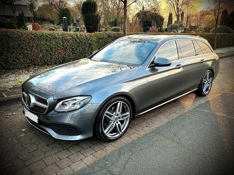 Gebraucht Mercedes E220 194 PS (142 kW) 2018 Grau Kombi