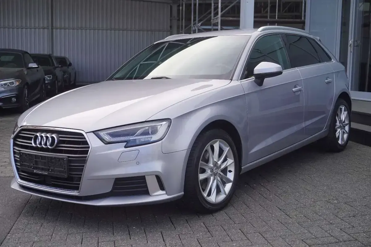 Gebraucht Audi A3 Sport 116 PS (85 kW) 2018 Silber Limousine