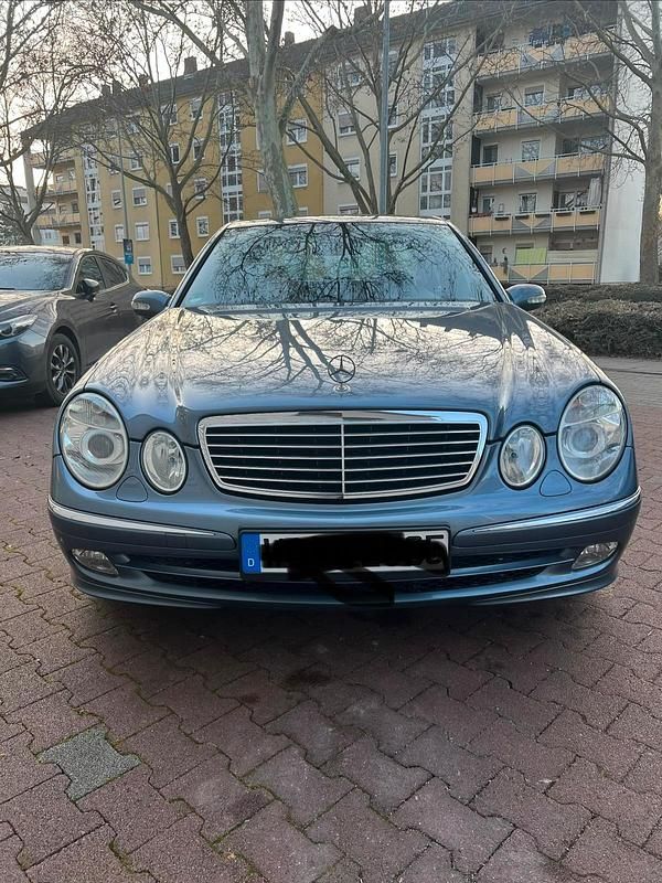 Gebraucht Mercedes E240 177 PS (130 kW) 2004 Blau Limousine