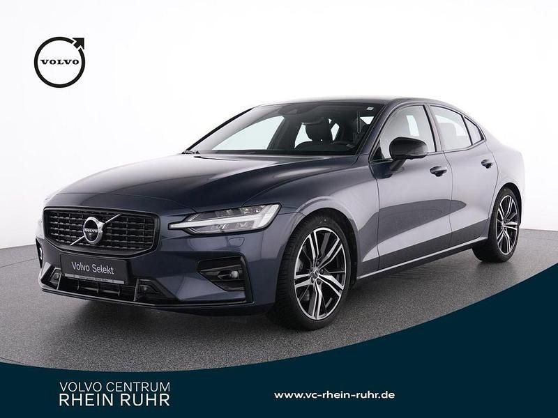 Blau denim blue / metallic Gebraucht 2022 Volvo S60 R-Design Limousine | 31.990 € (Fairer Preis) - Bild 1/4