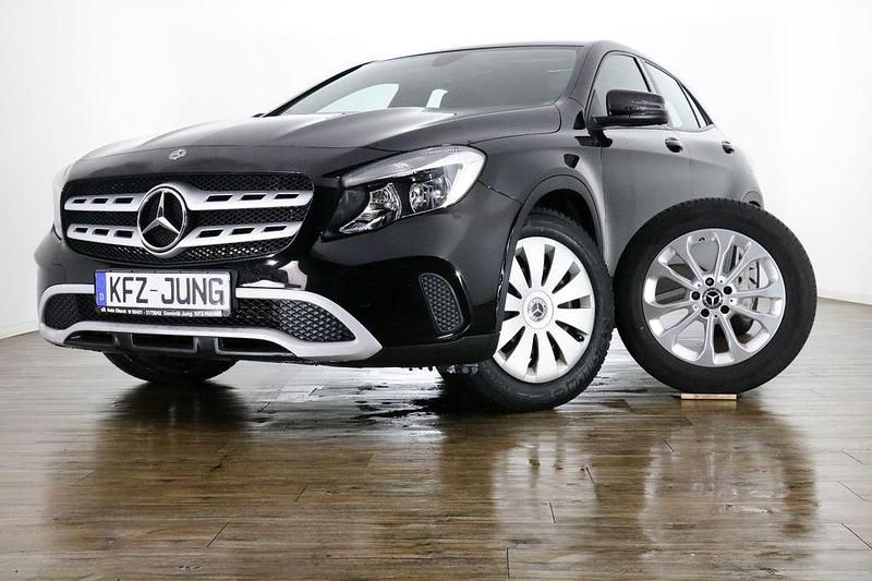 Schwarz Gebraucht 2017 Mercedes GLA180 SUV | 15.990 € (Fairer Preis) - Bild 1/4