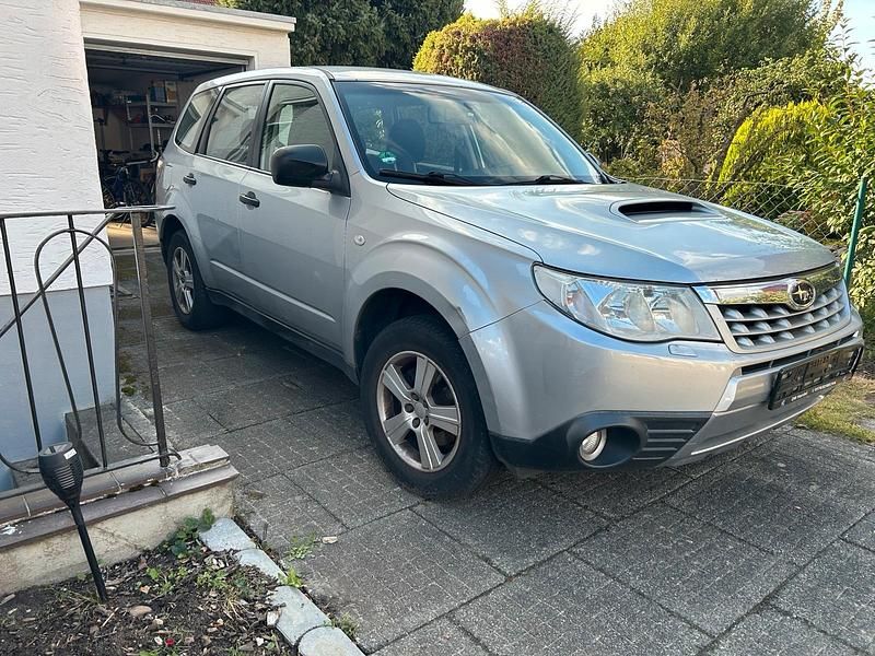 Silber Gebraucht 2012 Subaru Forester SUV | 3.400 € (Superpreis) - Bild 1/4