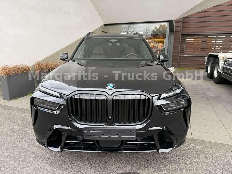 Gebraucht BMW X7 352 PS (258 kW) 2025 Black sapphire metallic SUV
