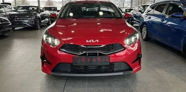 Gebraucht Kia Ceed 140 PS (102 kW) 2025 Rot metallic Kleinwagen