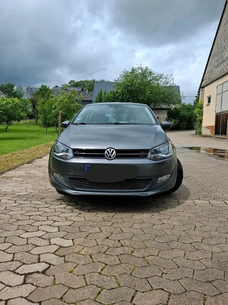 Gebraucht VW Polo 90 PS (66 kW) 2013 Grau Kleinwagen