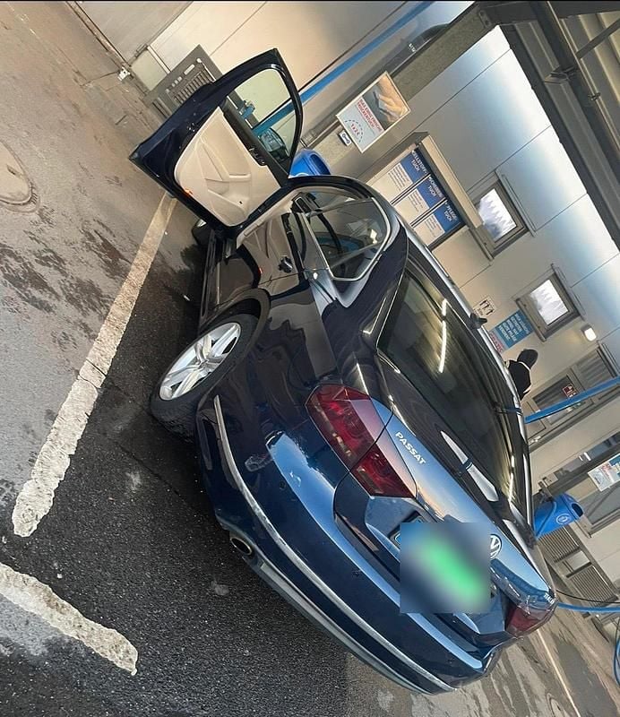 Gebraucht VW Passat 140 PS (102 kW) 2014 Blau Limousine