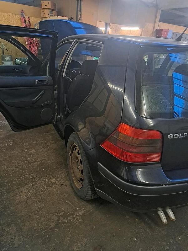 Gebraucht VW Golf IV 75 PS (55 kW) 1998 Schwarz Kleinwagen
