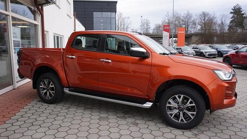 Gebraucht Isuzu D-Max 163 PS (119 kW) 2025 Orange Pickup