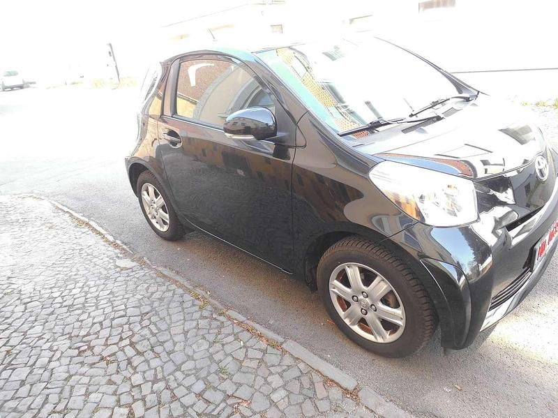 Gebraucht Toyota iQ Basis 68 PS (50 kW) 2011 Black mica / ink Kleinwagen