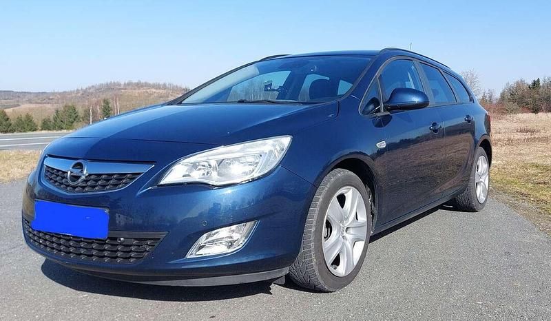 Gebraucht Opel Astra Design Edition 140 PS (102 kW) 2012 Blau Kombi