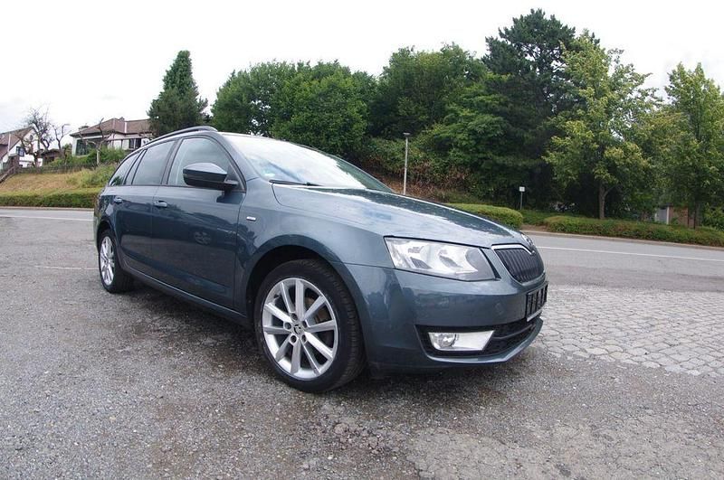 Grau Gebraucht 2016 Skoda Octavia Joy Kombi | 5.999 € (Etwas zu teuer) - Bild 1/4