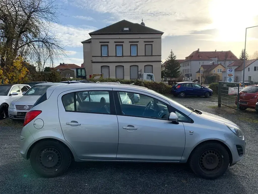 Usado Opel Corsa 87 HP (63 kW) 2014 Prateado Citadino