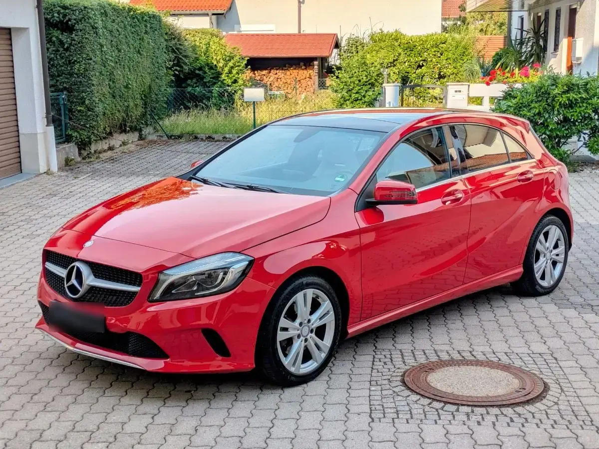 Gebraucht Mercedes A180 122 PS (89 kW) 2016 Rot Kleinwagen