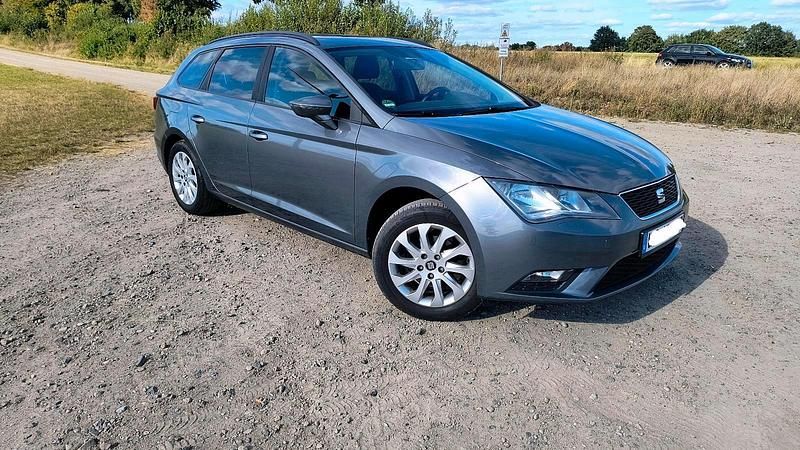 Grau Gebraucht 2014 Seat Leon ST Kombi | 6.999 € (Teuer) - Bild 1/4