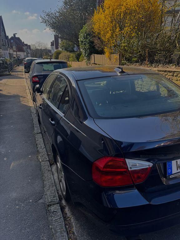 Gebraucht BMW 318 129 PS (94 kW) 2007 Blau Limousine