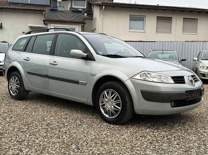 Grau Gebraucht 2004 Renault Mégane II Dynamique Limousine | 4.790 € - Bild 1/4
