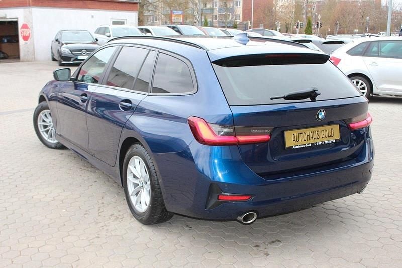 Gebraucht BMW 320 Advantage 190 PS (139 kW) 2019 Blau Kombi