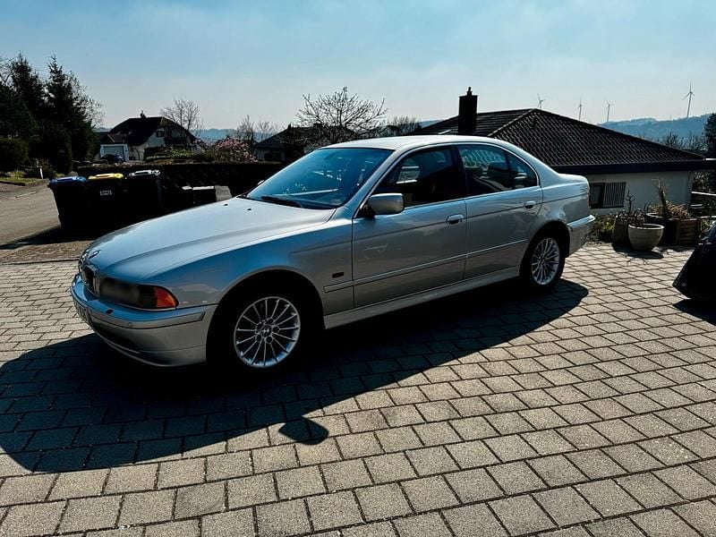Gebraucht BMW 530 231 PS (169 kW) 2002 Silber Limousine
