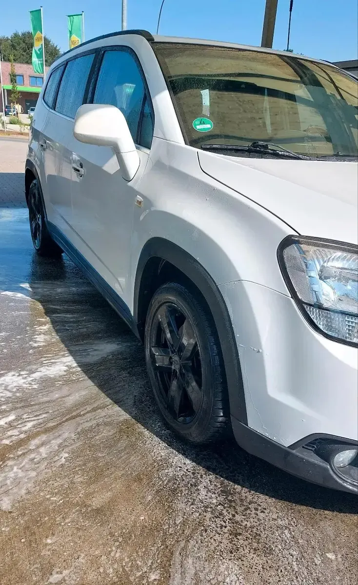 Gebraucht Chevrolet Orlando 163 PS (119 kW) 2011 Weiß Van / Kleinbus