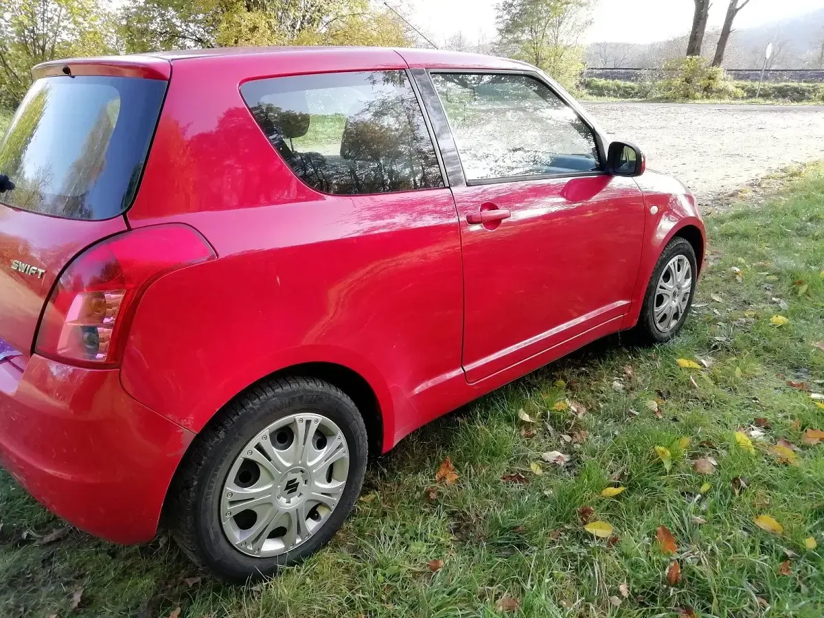 Gebraucht Suzuki Swift 92 PS (67 kW) 2009 Rot Kleinwagen