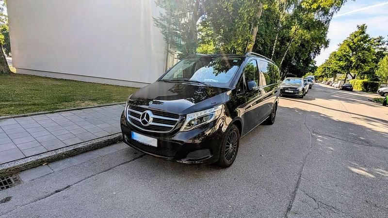 Schwarz Gebraucht 2018 Mercedes V250 Van / Kleinbus | 38.900 € (Guter Preis) - Bild 1/4