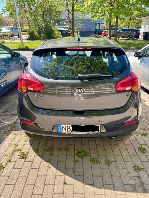 Gebraucht Kia Ceed Spirit 135 PS (99 kW) 2012 Grau Kleinwagen