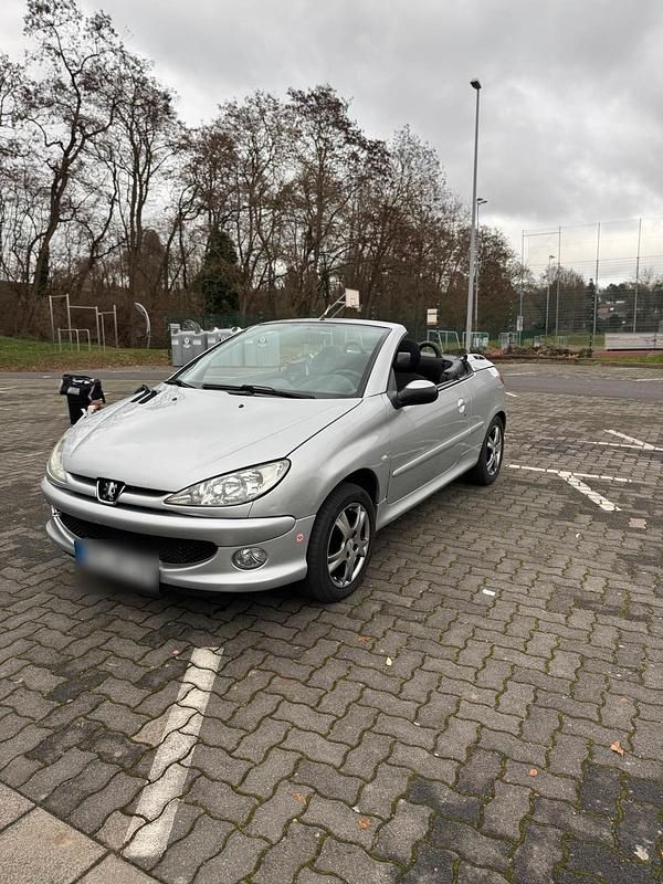 Gebraucht Peugeot 206 CC 109 PS (80 kW) 2004 Silber Cabrio