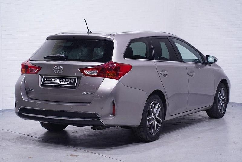 Gebraucht Toyota Auris Edition 140 PS (102 kW) 2015 Grau Limousine