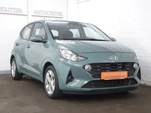 Gebraucht Hyundai i10 Trend 67 PS (49 kW) 2022 Grün Kleinwagen