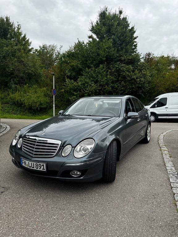 Grau Gebraucht 2006 Mercedes E280 Limousine | 5.499 € (Guter Preis) - Bild 1/4