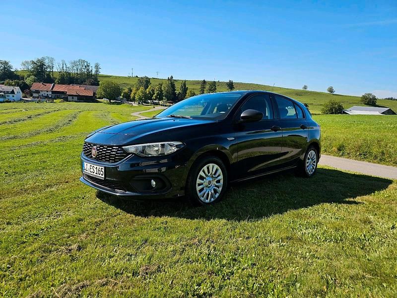 Schwarz Gebraucht 2017 Fiat Tipo Limousine | 6.890 € (Guter Preis) - Bild 1/4