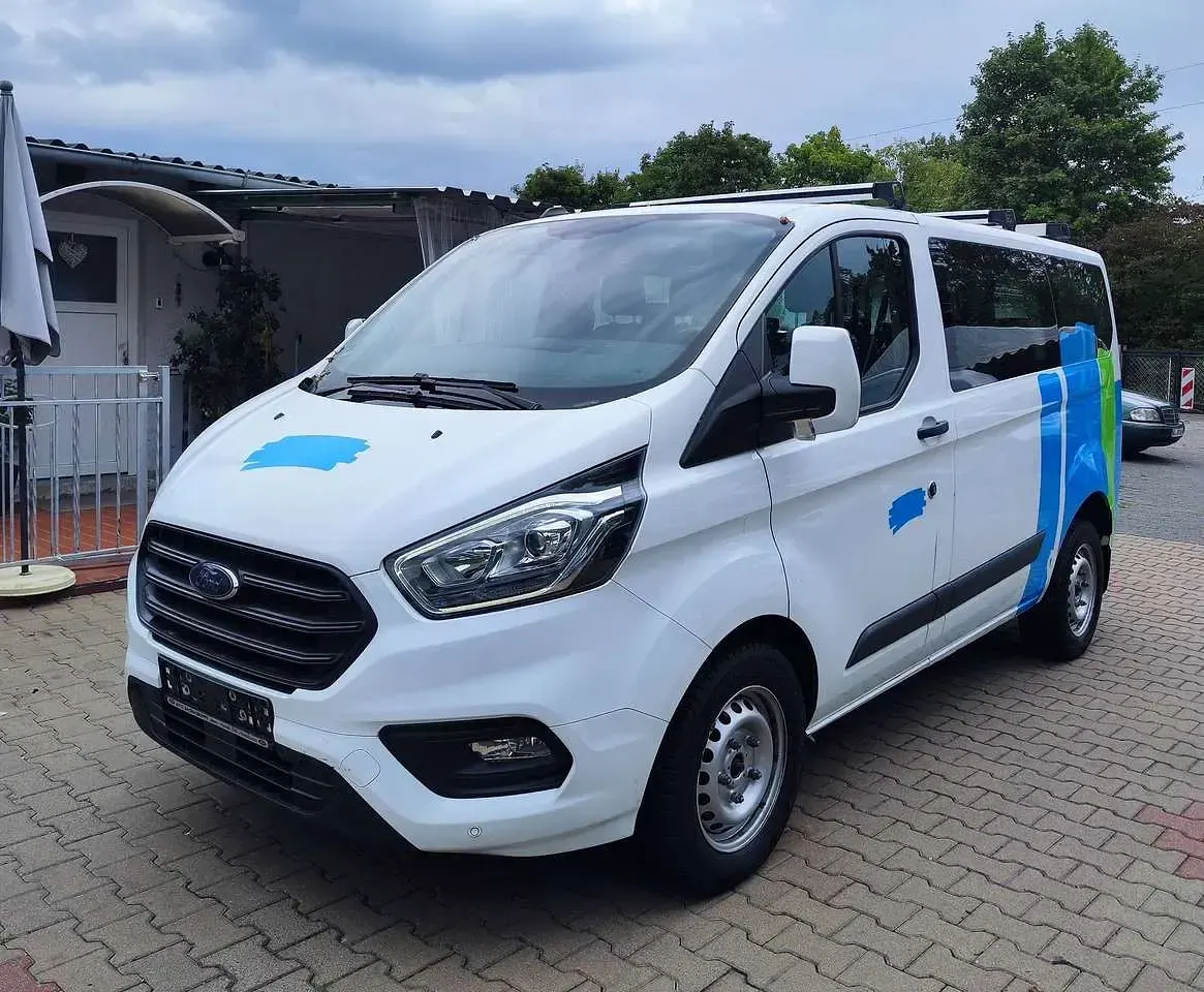 Gebraucht Ford Tourneo Custom 131 PS (96 kW) 2020 Frozen white Van