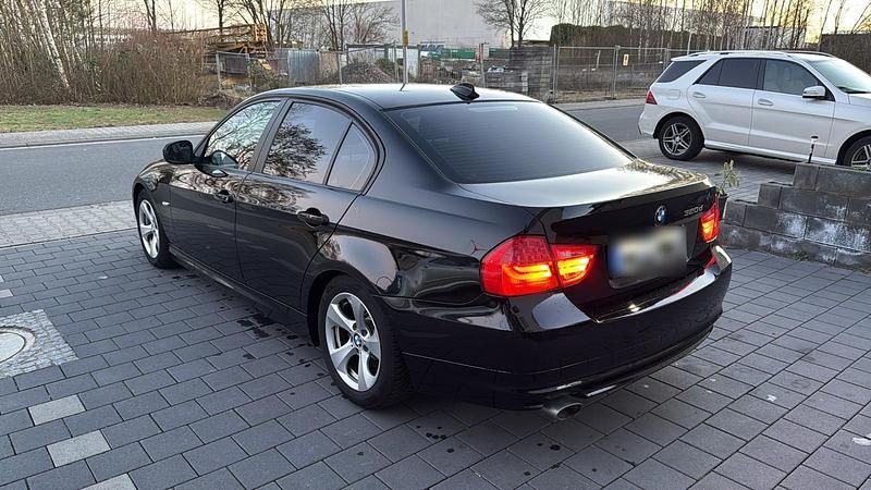 Gebraucht BMW 320 Efficient Dynamics 163 PS (119 kW) 2011 Schwarz Limousine